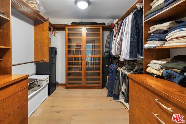 3479 Mandeville Canyon Road, Los Angeles CA: https://media.crmls.org/mediaz/5db9b917-a3a3-4588-bd52-27a714d53638.jpg