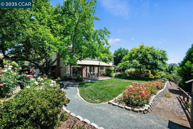 681 Rock Oak Rd, Walnut Creek CA: https://media.crmls.org/mediaz/5db9c9fe-b55a-4099-b8d8-50f04ab645bd.jpg