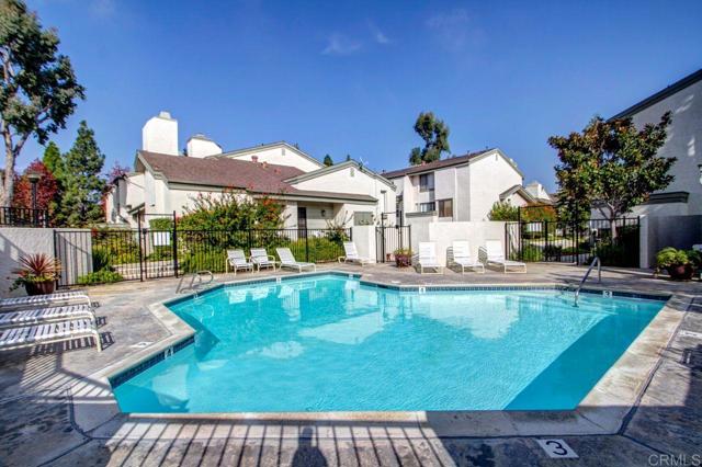 3330 Caminito Eastbluff, La Jolla CA: https://media.crmls.org/mediaz/5dba0a8c-5b66-43c2-afbb-1d0b61935494.jpg