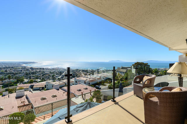 818 Caliente Lane, Ventura CA: https://media.crmls.org/mediaz/5dba1359-7fcb-4e62-bce9-b208b3918581.jpg