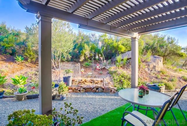 13037 Yerba Valley Way, Lakeside CA: https://media.crmls.org/mediaz/5dba41f0-2f9e-4538-8704-717a4d25f66b.jpg