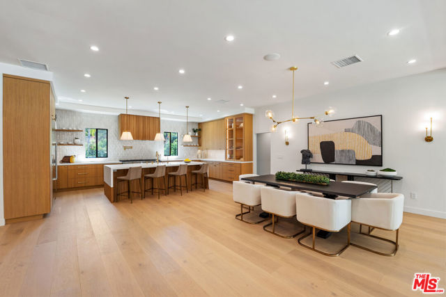 20215 Lorenzana Drive, Woodland Hills CA: https://media.crmls.org/mediaz/5dba5620-2ccf-40fd-a374-911e183ba602.jpg