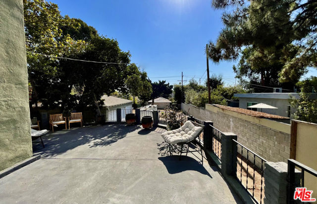 1436 S Spaulding Avenue, Los Angeles CA: https://media.crmls.org/mediaz/5dba64da-9910-415e-b97c-6fac9a82b326.jpg