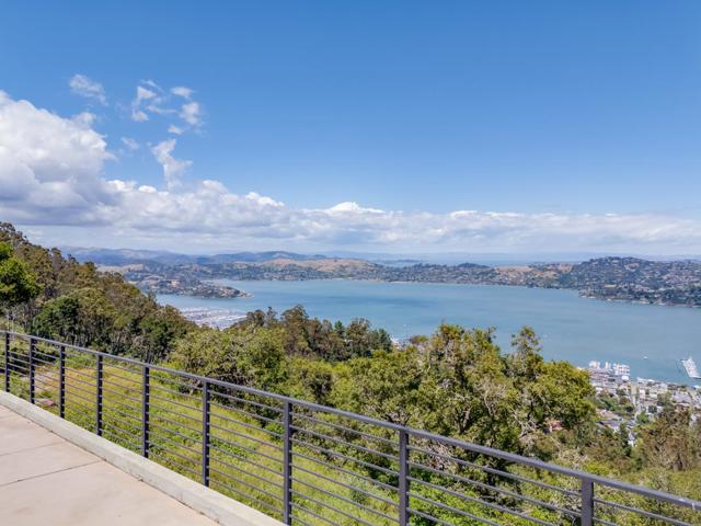 3 Wolfback Ridge Road, Sausalito CA: https://media.crmls.org/mediaz/5dba7b0f-b2b7-46e5-a9df-d24091c53631.jpg