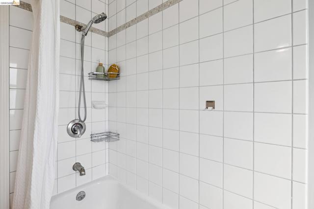 1136 Marin Ave, Albany CA: https://media.crmls.org/mediaz/5dba7e4d-d134-4b18-a2cf-01096dc224f8.jpg