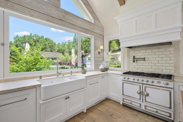 3 Vintage Court, Woodside CA: https://media.crmls.org/mediaz/5dbaaaab-72fe-472b-9763-952b932f8767.jpg