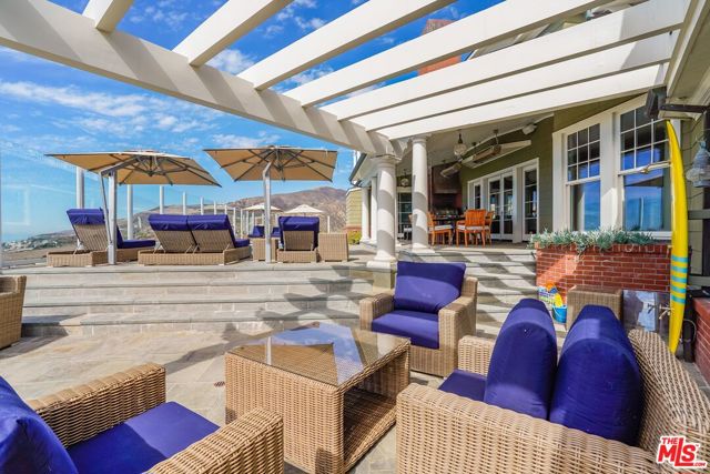 6277 Sea Star Drive, Malibu CA: https://media.crmls.org/mediaz/5dbaee3f-93e2-4b95-b2ee-78f7ab5b6677.jpg