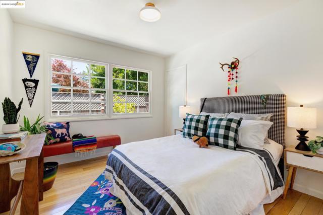 298 Grizzly Peak Blvd, Kensington CA: https://media.crmls.org/mediaz/5dbb17c2-902c-4149-a72d-c70361d17fd2.jpg