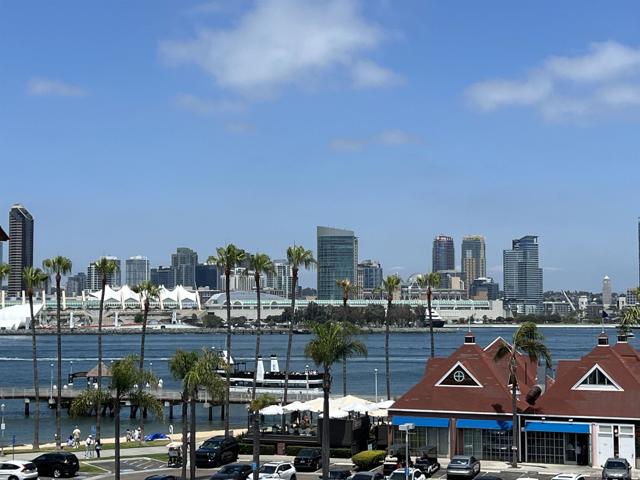 1101 1st Street, Coronado CA: https://media.crmls.org/mediaz/5dbb2c3a-2de0-43d4-a8f6-18637d13566c.jpg