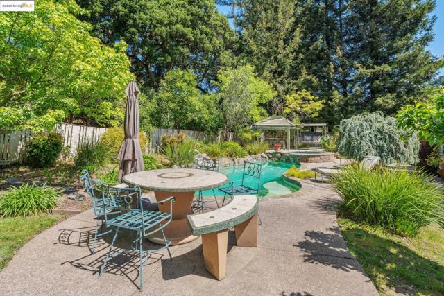 14 El Camino Moraga, Orinda CA: https://media.crmls.org/mediaz/5dbb64c3-f33e-4214-b493-39699cbc1bf4.jpg