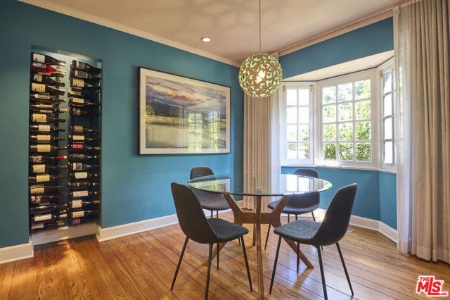 5105 Morella Avenue, Valley Village CA: https://media.crmls.org/mediaz/5dbb9e42-2918-40e8-89a9-4a33a13a03bc.jpg