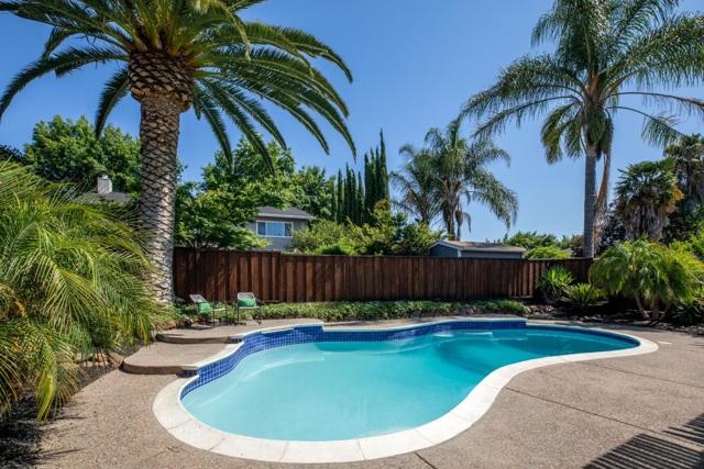 1417 Briarberry Lane, Gilroy CA: https://media.crmls.org/mediaz/5dbbc201-13f8-46f9-8dae-77c604a5f143.jpg
