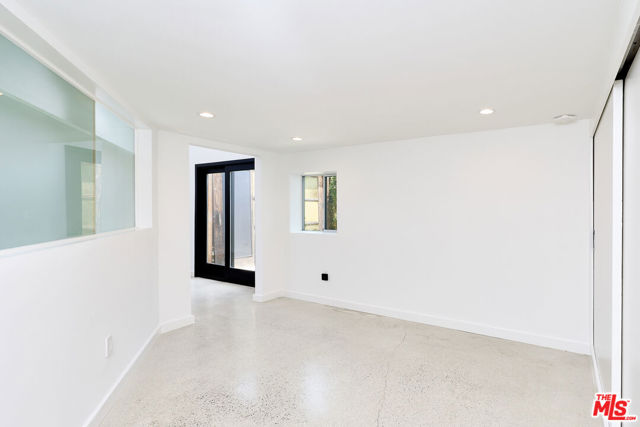 519 1/2 San Juan Avenue, Venice CA: https://media.crmls.org/mediaz/5dbbc22e-7634-4fd7-b82f-a203075282c4.jpg
