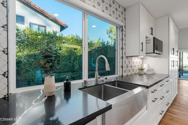 568 Bristol Avenue, Simi Valley CA: https://media.crmls.org/mediaz/5dbc0d93-8db2-4967-8006-0a9251622403.jpg