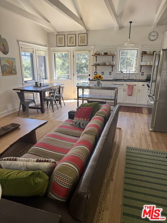 220 France Circle, Ojai CA: https://media.crmls.org/mediaz/5dbc2959-f750-434f-ab38-cfbaf12985c2.jpg