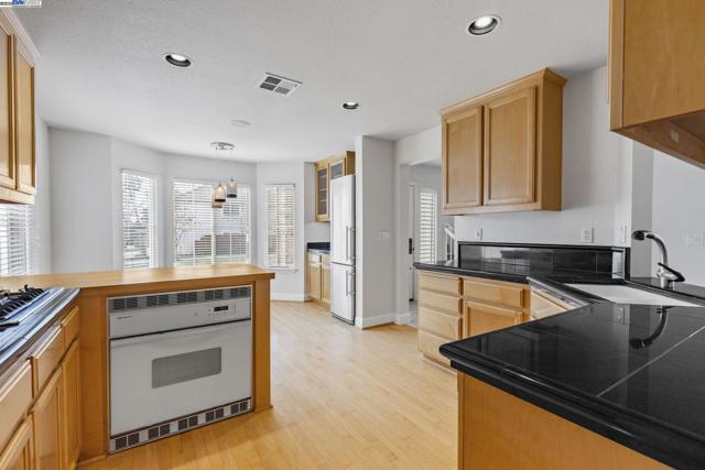 143 Shelterwood Ln, Danville CA: https://media.crmls.org/mediaz/5dbc88c5-c74e-461d-befd-0915b0e9c21c.jpg