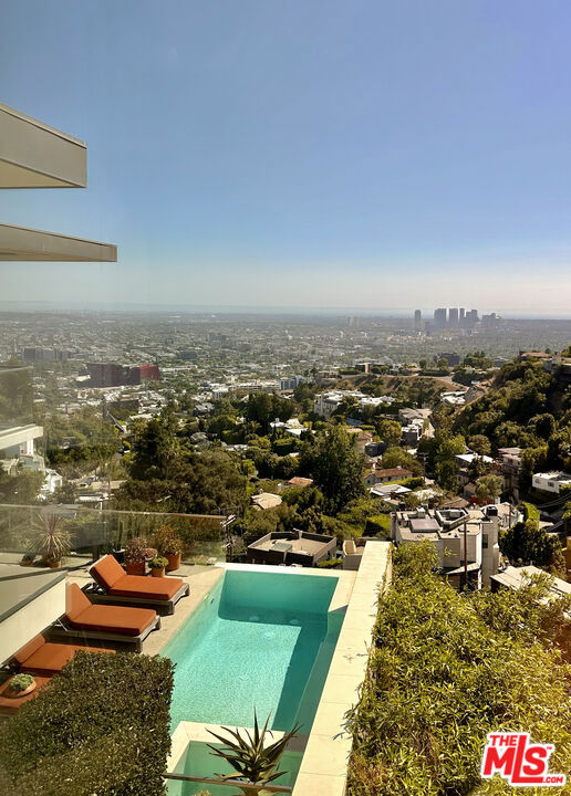 8804 Hollywood Boulevard, Los Angeles CA: https://media.crmls.org/mediaz/5dbcdfed-91e7-42e3-91a9-3da0fc50bc30.jpg