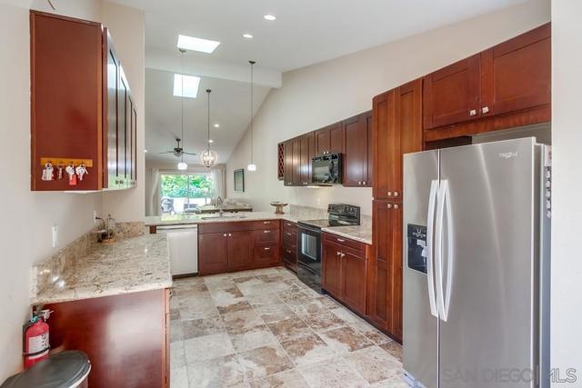 17832 Avenida Cordillera, San Diego CA: https://media.crmls.org/mediaz/5dbd52e7-b04c-4ff3-a66c-d8f69d736b98.jpg