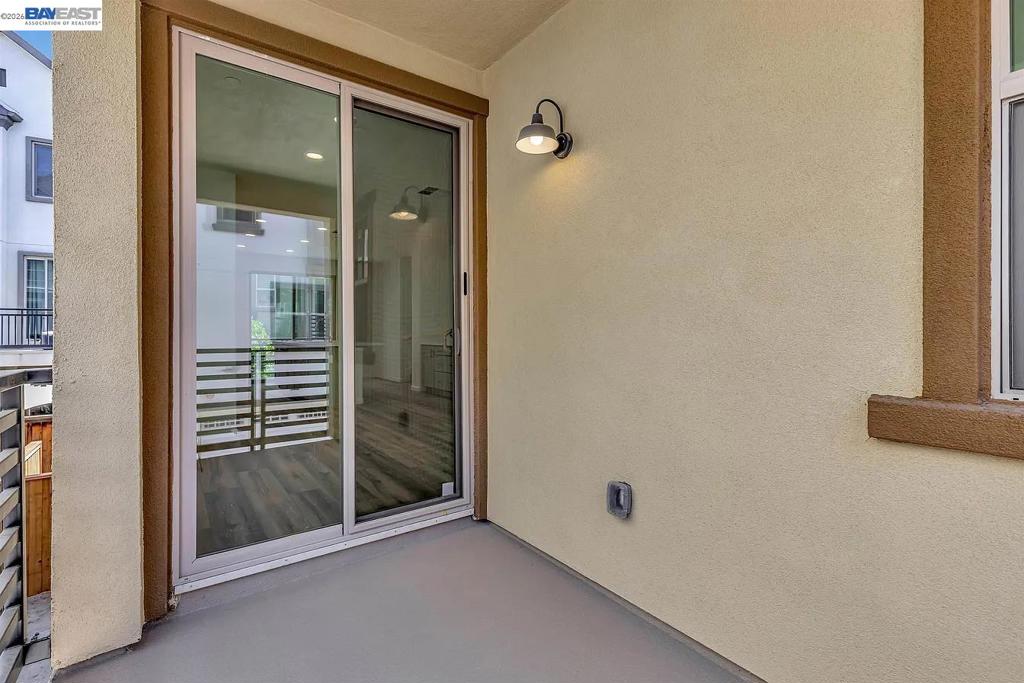 https://media.crmls.org/mediaz/5dbd6f34-9f7b-4af8-bd94-2f0b18d7f784.jpg?preset=X-Large