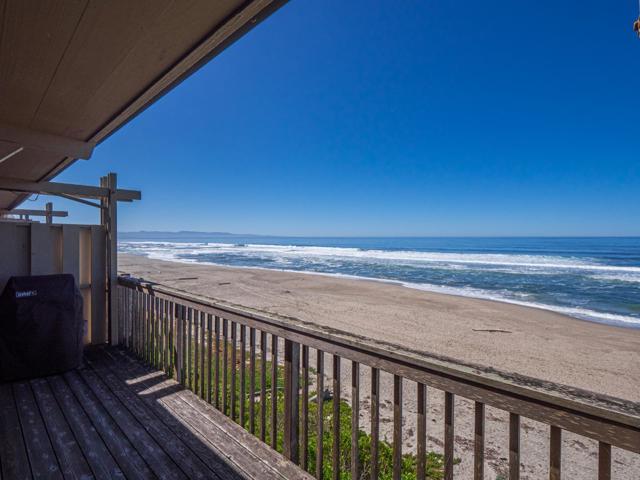 372 Oceanview Drive, La Selva Beach CA: https://media.crmls.org/mediaz/5dbd846c-bbad-4060-8c86-1f10dcbc8e0c.jpg