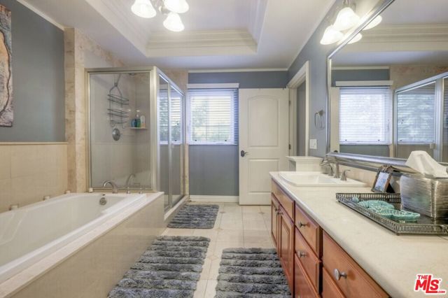 11578 Iowa Avenue, Los Angeles CA: https://media.crmls.org/mediaz/5dbdd547-9390-4c6d-94b7-83375dc62470.jpg