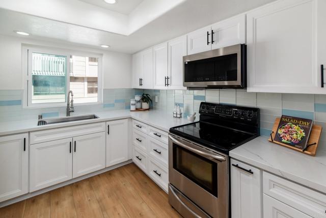 Detail Gallery Image 6 of 34 For 4094 Mahaila Ave #B,  San Diego,  CA 92122 - 3 Beds | 2/1 Baths