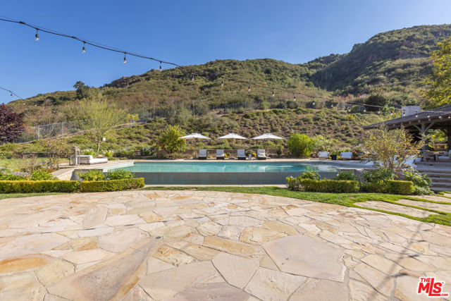 2052 Shadow Creek Drive, Agoura Hills CA: https://media.crmls.org/mediaz/5dbe6ebb-c71b-4191-a4b0-b893a8effa3e.jpg