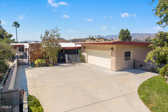 9728 Shadow Island Drive, Shadow Hills CA: https://media.crmls.org/mediaz/5dbe7a98-fe08-401f-bf8d-f2b75457a80c.jpg