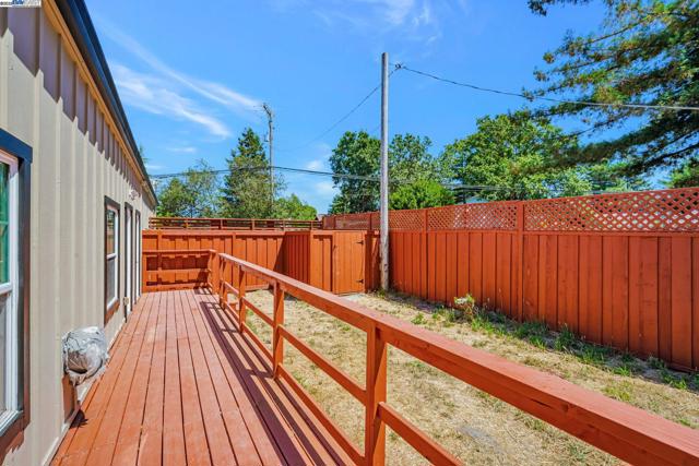 3920 Gravenstein Hwy, Sebastopol CA: https://media.crmls.org/mediaz/5dbe9e9f-8355-4f32-8c6b-b8057ba49f5f.jpg