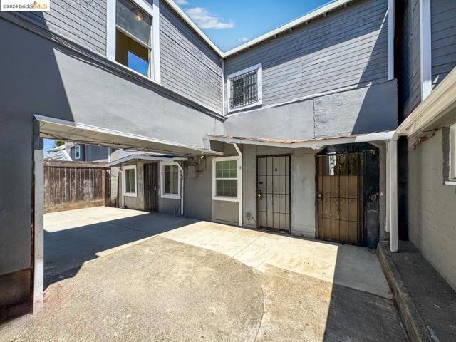 Image 19 of 33 For 416 Benicia Rd
