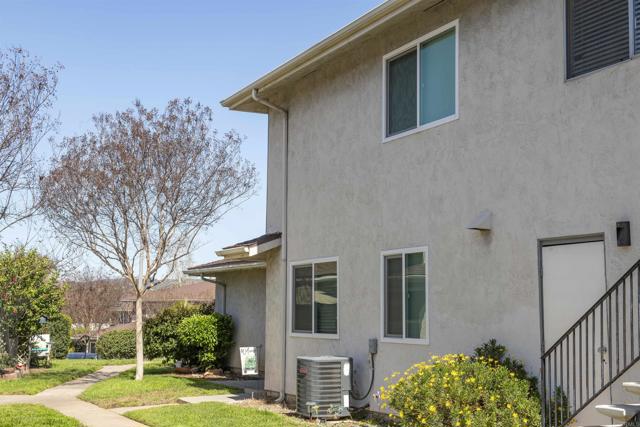 Home for Sale in Lakeside