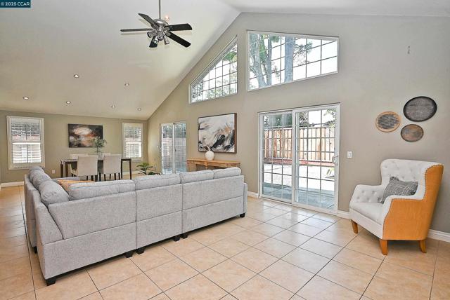 65 Dawn Dr, Pleasant Hill CA: https://media.crmls.org/mediaz/5dbf9bd1-8511-45e0-bc43-3d74b2c081a3.jpg