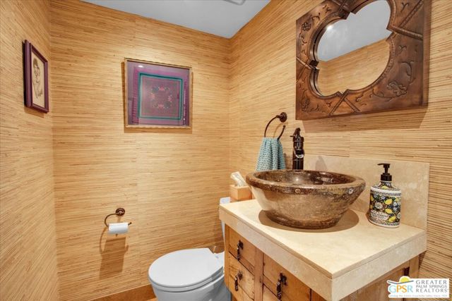 45864 Shadow Mountain Drive, Palm Desert CA: https://media.crmls.org/mediaz/5dbfeeef-9f86-4f70-b7e3-9d1d3d428de4.jpg