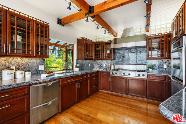 3928 Clayton Avenue, Los Angeles CA: https://media.crmls.org/mediaz/5dc010ce-15b4-4a1f-8987-efb21046ccd5.jpg