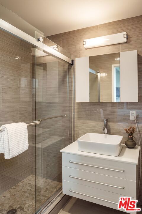 2268 Ben Lomond Drive, Los Angeles CA: https://media.crmls.org/mediaz/5dc029a1-c058-4d40-bc8b-15e3fae4b654.jpg