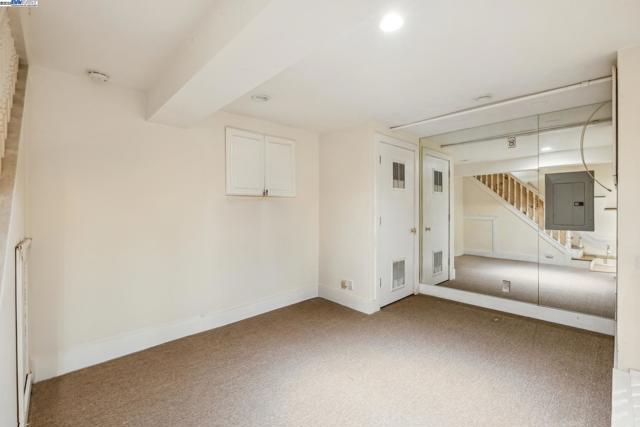 2070 Bush St, San Francisco CA: https://media.crmls.org/mediaz/5dc081d3-aee8-41ac-90b3-c7d6e253eec6.jpg