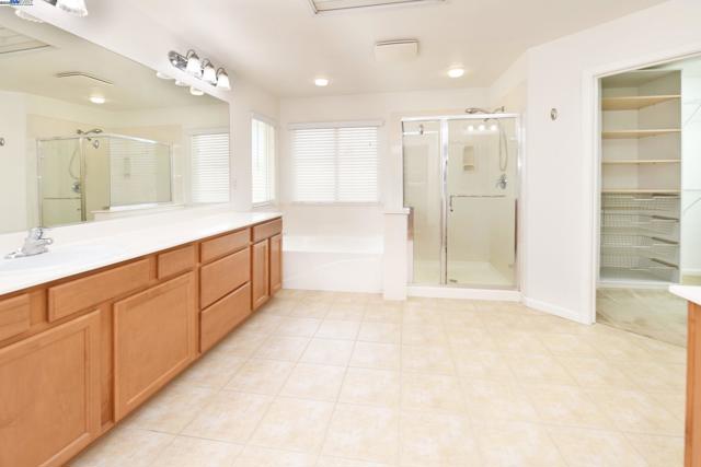 660 Mazzolo Dr, Lincoln CA: https://media.crmls.org/mediaz/5dc09c6e-4aa6-4459-947e-5e03777b14a3.jpg