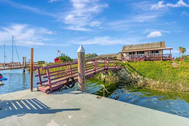 71 Taylor Pl, Bethel Island CA: https://media.crmls.org/mediaz/5dc0cff2-d2df-4f48-af9e-17af7e9eca82.jpg