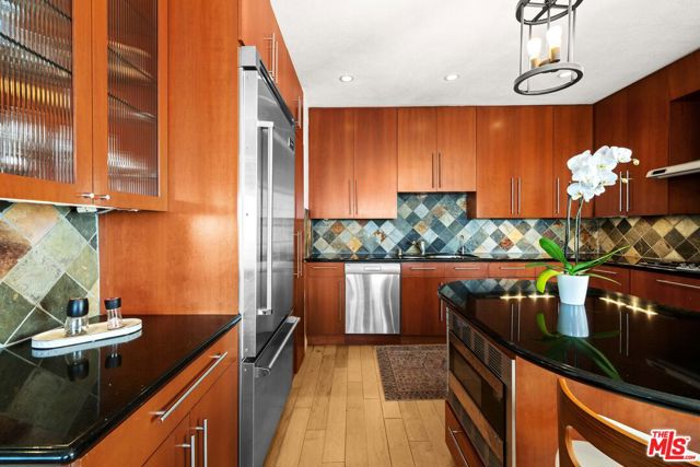 6220 Pacific Avenue, Playa del Rey CA: https://media.crmls.org/mediaz/5dc10b84-a718-4ab5-9468-1eea17a5729d.jpg