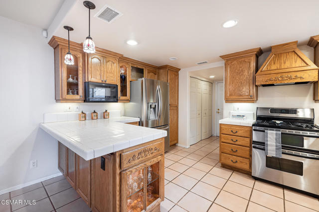 1475 Clayton Way, Simi Valley CA: https://media.crmls.org/mediaz/5dc15e7c-3f79-4a7e-aff2-e7a420bc525d.jpg