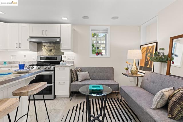 61 Wildwood Ave, Piedmont CA: https://media.crmls.org/mediaz/5dc160a6-014e-4854-9cec-a5620cb58b64.jpg