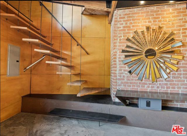 8663 Nash Drive, Los Angeles CA: https://media.crmls.org/mediaz/5dc18fe0-08f1-4b3b-9d34-bdb573012424.jpg