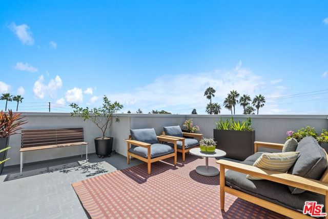 3623 1/2 S Centinela Avenue, Los Angeles CA: https://media.crmls.org/mediaz/5dc1d858-e7ea-4c9c-87fd-98ad53fdf05a.jpg