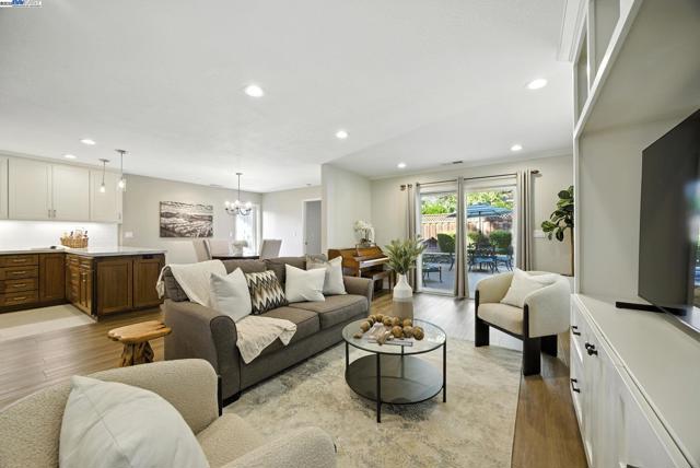 3841 Kamp Dr, Pleasanton CA: https://media.crmls.org/mediaz/5dc22d32-112e-414f-8d1f-04bfe00c8cde.jpg
