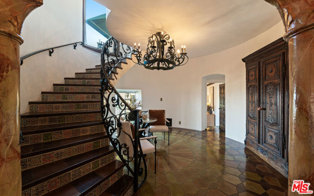 2200 Maravilla Drive, Los Angeles CA: https://media.crmls.org/mediaz/5dc288f8-6fca-4e30-9aab-a63b0f054132.jpg