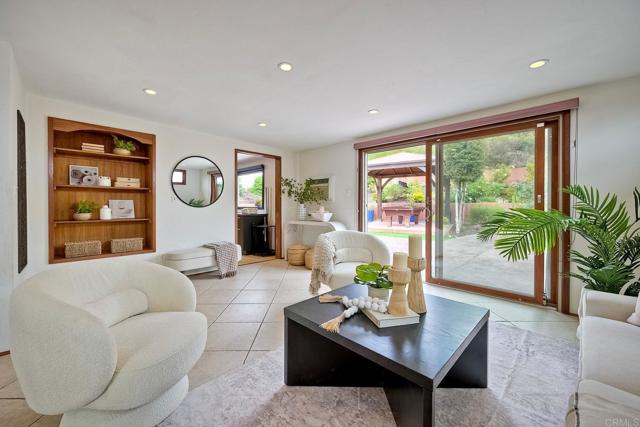 Detail Gallery Image 12 of 35 For 1855 Magdalene Way, San Diego,  CA 92110 - 4 Beds | 2 Baths