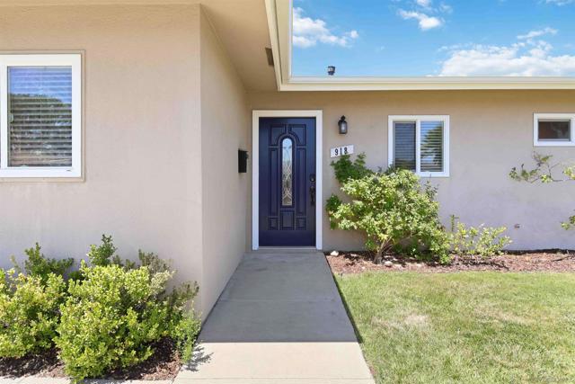 918 La Tierra Dr, San Marcos CA: https://media.crmls.org/mediaz/5dc34592-7fe3-4295-9c8b-ab4b5fdd3ac0.jpg
