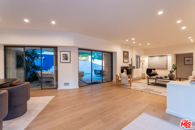 2034 Outpost Drive, Los Angeles CA: https://media.crmls.org/mediaz/5dc38796-43f5-4133-86ec-6e7e32c0e0a9.jpg