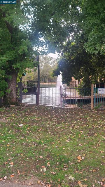 7977 Arcade Lake Ln, Citrus Heights CA: https://media.crmls.org/mediaz/5dc420f6-4ef1-428d-9477-da70b1e20936.jpg