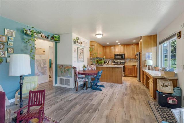1415 Ruby Court, Capitola CA: https://media.crmls.org/mediaz/5dc4343a-a89c-4742-af4f-532b0fa05a2a.jpg